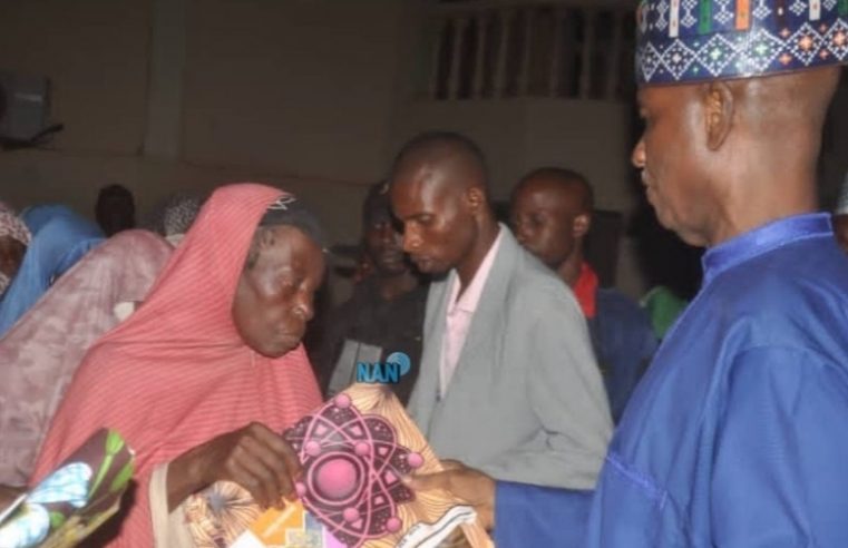 Sokoto: Tears of joy  as Wamakko reconnects 50 prisoners with families, gifts10,000 women